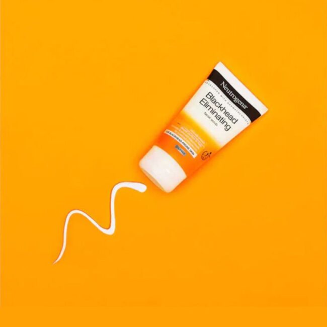 Neutrogena Blackhead Eliminating Daily Scrub - 150ml (3) Neutrogena Blackhead Eliminating Daily Scrub - 150ml