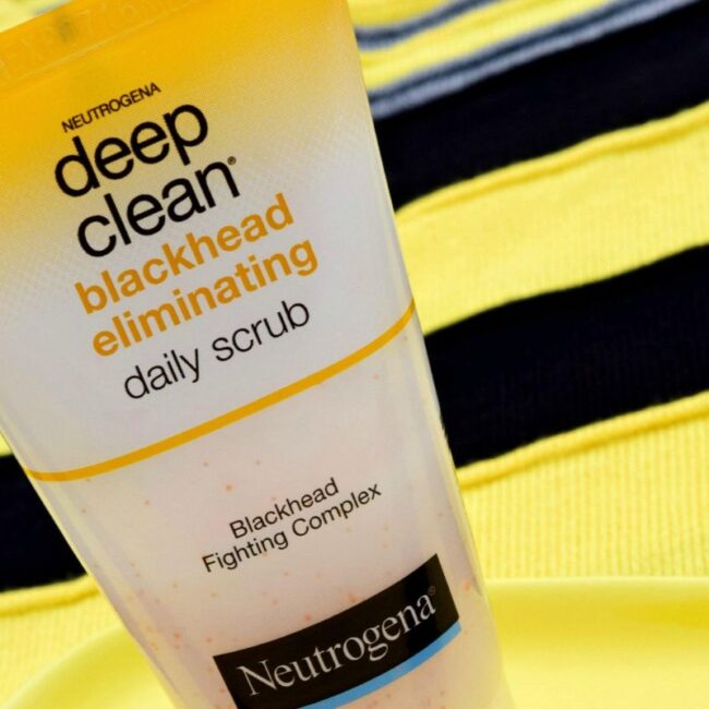 Neutrogena Deep Clean Scrub Blackhead Eliminating Daily Scrub -100ml (3) Neutrogena Deep Clean Scrub Blackhead Eliminating Daily Scrub -100ml