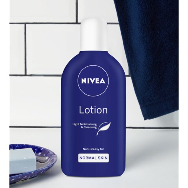 Nivea Light Moisturising & Cleansing Lotion For Normal Skin -250ml