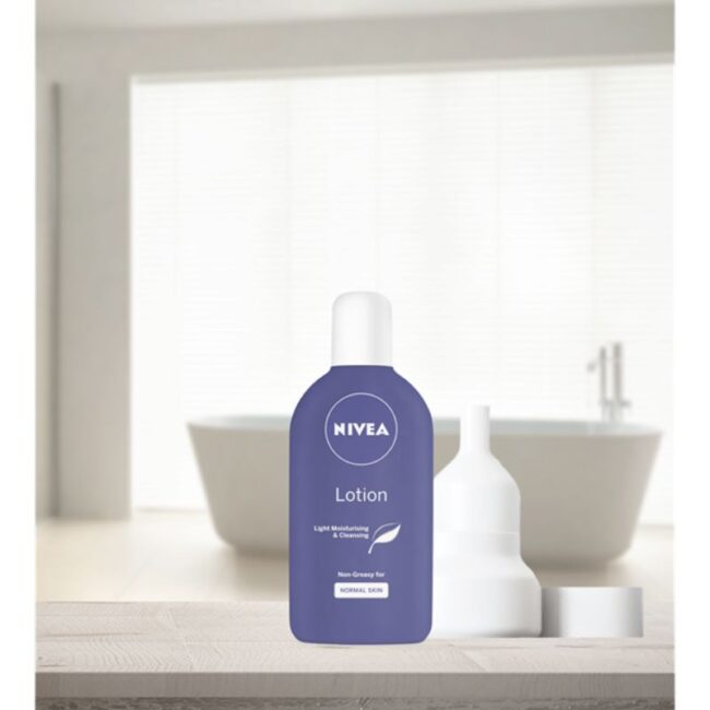 Nivea Light Moisturising & Cleansing Lotion For Normal Skin -250ml